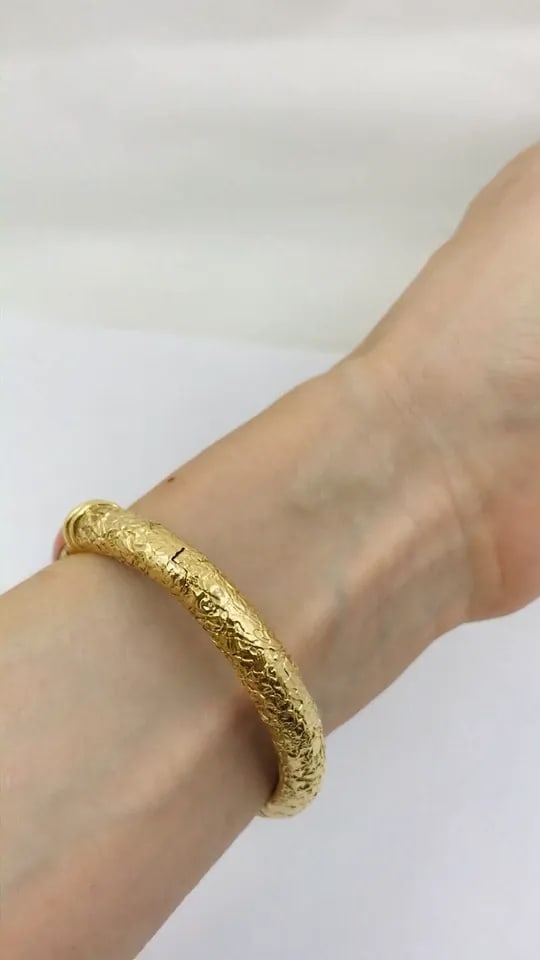 VINTAGE VAN CLEEF & ARPELS BRACELET GOLD CORAL DIAMOND BANGLE: VINTAGE VAN CLEEF & ARPELS BRACELET GOLD CORAL DIAMOND BANGLE NS UOOOO A vintage Van Cleef & Arpels bracelet, made of 18k gold, featuring coral and diamonds. A vivid coral segment framed by smooth gol