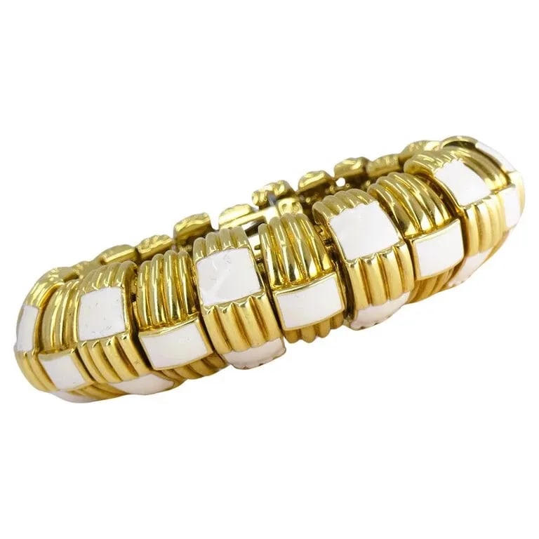VINTAGE DAVID WEBB GOLD BRACELET WHITE ENAMEL ESTATE JEWELRY: VINTAGE DAVID WEBB GOLD BRACELET WHITE ENAMEL ESTATE JEWELRY DAVID WEBB 18 karat Yellow Gold Enamel Bracelet A gorgeous David Webb 18k gold bracelet with white enamel. The bracelet is crafted out of t
