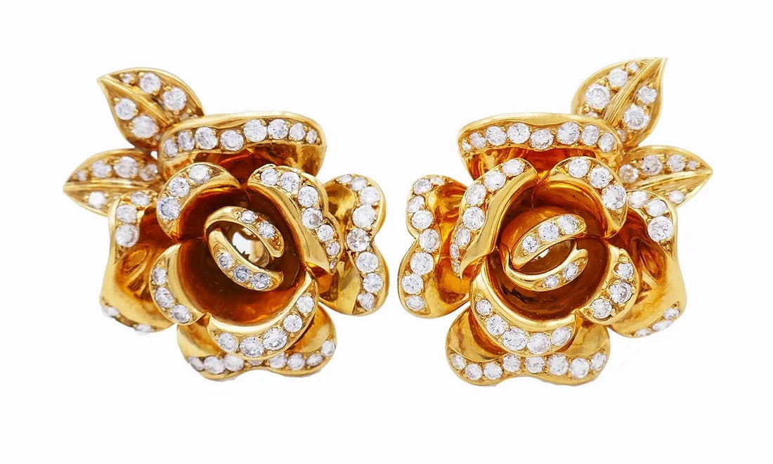 VINTAGE MARCHAK 18K GOLD DIAMOND EARRINGS FRENCH CLIP-ON: VINTAGE MARCHAK 18K GOLD DIAMOND EARRINGS FRENCH CLIP-ON Marchak, Paris 18 karat Yellow Gold Floral Earrings Fabulous vintage earrings created by French jeweler Marchak in the 1950s. Feminine and eleg