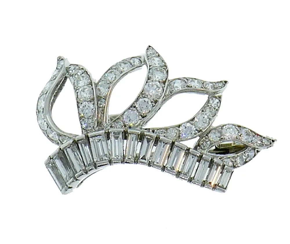 VINTAGE CARTIER MONTURE PLATINUM DIAMOND BROOCH PIN CLIP: VINTAGE CARTIER MONTURE PLATINUM DIAMOND BROOCH PIN CLIP Cartier Monture Diamond Platinum Clip Stylish elegant clip made of platinum and set with round brilliant cut and baguette cut diamonds (F-G col