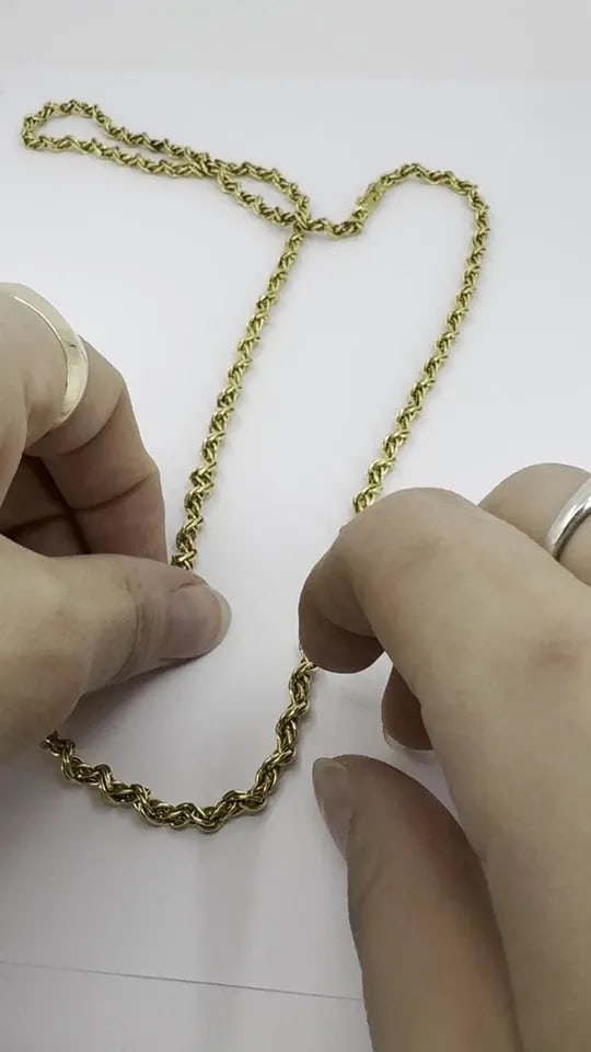 VINTAGE TIFFANY & CO. 18K GOLD ROPE CHAIN NECKLACE: VINTAGE TIFFANY & CO. 18K GOLD ROPE CHAIN NECKLACE KL ITOO This vintage Tiffany & Co. rope chain necklace is crafted in solid 18 karat yellow gold and features a classic, tightly woven rope design wit