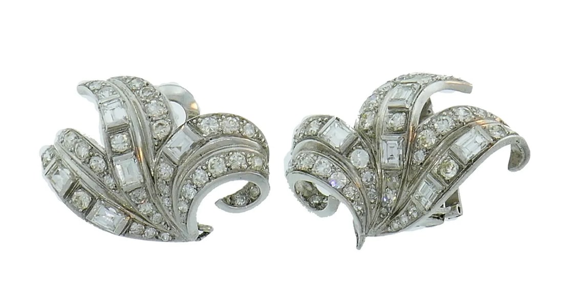 ART DECO DIAMOND PLATINUM EARRINGS ANTIQUE ESTATE JEWELRY: ART DECO DIAMOND PLATINUM EARRINGS ANTIQUE ESTATE JEWELRY Art Deco Diamond Platinum Earrings Stunning ear-clips made of platinum andset with approximately 3.32 carats of Old European, single and step 