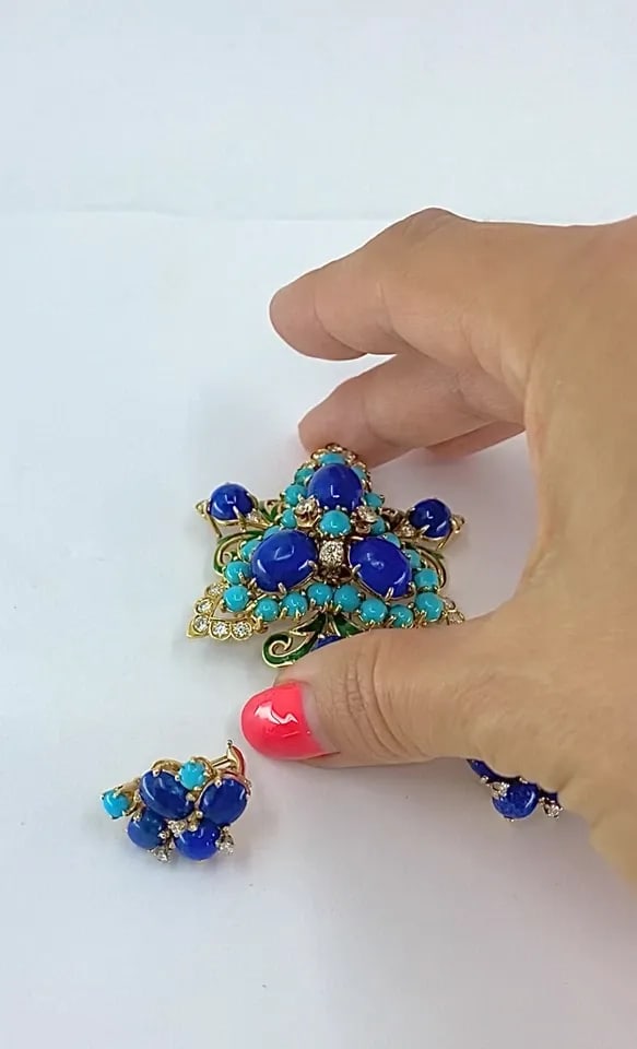 VINTAGE 14K GOLD LAPIS LAZULI TURQUOISE DIAMOND BROOCH & EARRINGS SET: VINTAGE 14K GOLD LAPIS LAZULI TURQUOISE DIAMOND BROOCH & EARRINGS SET DESIGNER: Unknown CIRCA: 1970’s MATERIALS: 14k Gold, Green Enamel GEMSTONE: Lapis Lazuli, Turquoise, Diamond WEIGHT: 46.9 Grams 