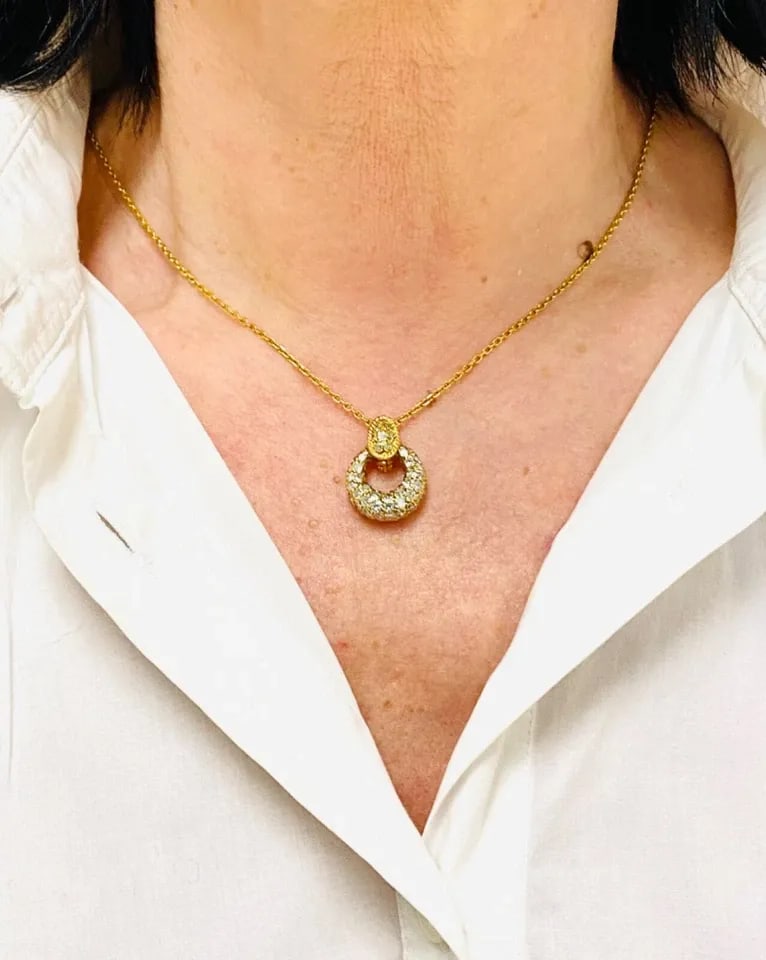 VAN CLEEF & ARPELS NECKLACE DIAMOND 18K GOLD: VAN CLEEF & ARPELS NECKLACE DIAMOND 18K GOLD VAN CLEEF & ARPELS NECKLACE DIAMOND 18K GOLD DESIGNER: Van Cleef & Arpels CIRCA: 1980’s MATERIALS: 18k Yellow Gold GEMSTONE: Round Brilliant Cut Diamond 