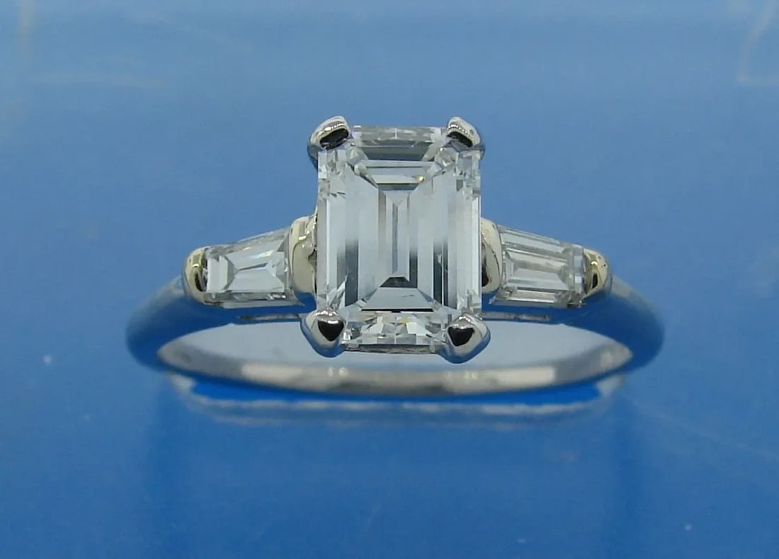 0.98-CT DIAMOND PLATINUM RING F VVS2 GIA - HER ANSWER YES!: 0.98-CT DIAMOND PLATINUM RING F VVS2 GIA - HER ANSWER YES! Classy & Timeless 0.98-ct Diamond (F, VVS2 GIA) & Platinum Ring Stunning engagement ring Colorless diamond GIA certificate Materials: platinu