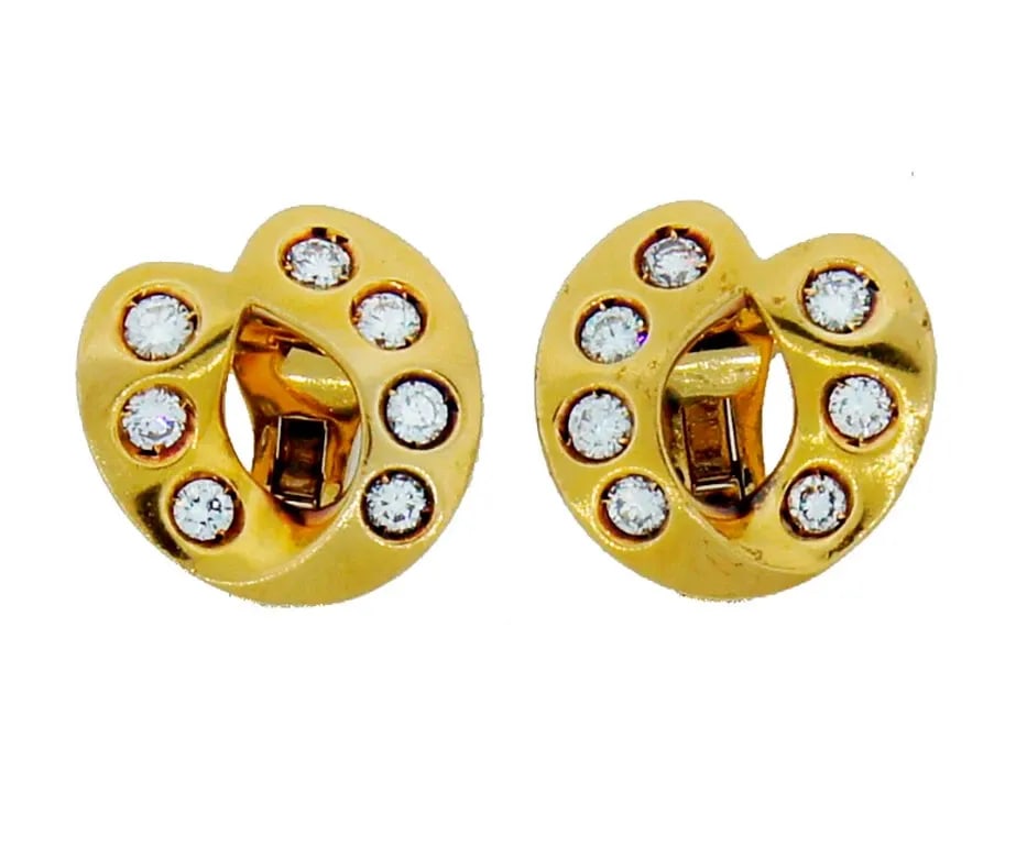 VINTAGE POMELLATO EARRINGS DIAMOND 18K GOLD CLIP-ON ESTATE JEWELRY: VINTAGE POMELLATO EARRINGS DIAMOND 18K GOLD CLIP-ON ESTATE JEWELRY Pomellato 18 karat Yellow Gold Diamond Earrings Elegant and sophisticated pair of earrings created by Pomellato in Italy in the 1970s