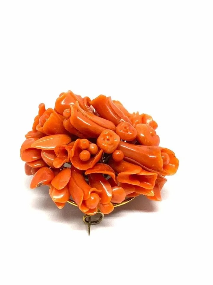 VICTORIAN YELLOW GOLD AND MEDETERIAN CORAL BROOCH: VICTORIAN YELLOW GOLD AND MEDETERIAN CORAL BROOCH Victorian Yellow Gold and Medeterian Coral Brooch Product details: Circa 1900's. Featuring 9K yellow gold, 3D floral carved motif design, handmade. Me