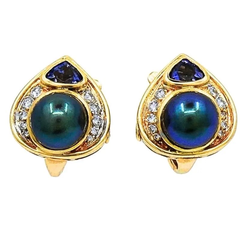 VINTAGE MARINA B EARRINGS 18K GOLD BLACK PEARL GEMSTONES: VINTAGE MARINA B EARRINGS 18K GOLD BLACK PEARL GEMSTONES Product details: DESIGNER: Marina B CIRCA: 1980’s MATERIALS: 18k Yellow Gold GEMSTONE: Diamond, Pearl, Purple Iolite WEIGHT: 14.2 Grams MEASU