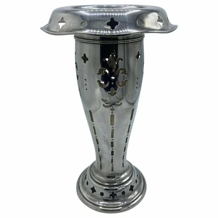 ANTIQUE TIFFANY & CO STERLING SILVER FLOWER VASE: ANTIQUE TIFFANY & CO STERLING SILVER FLOWER VASE ANTIQUE TIFFANY & CO STERLING SILVER FLOWER VASE The vase is designed by Tiffany & Co., it is made out of 925/ 1000 sterling silver. The vase features 
