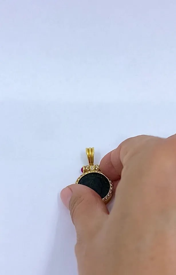 ANCIENT COIN 18K GOLD DIAMOND RUBY PENDANT: ANCIENT COIN 18K GOLD DIAMOND RUBY PENDANT Product details: Materials: 18k Gold Gemstone: Ruby & Diamond Weight: 15.7 Grams Measurement: Diameter - 7/8 " Length - 1 1/2" Hallmarks: 750, Italy ITEM DET