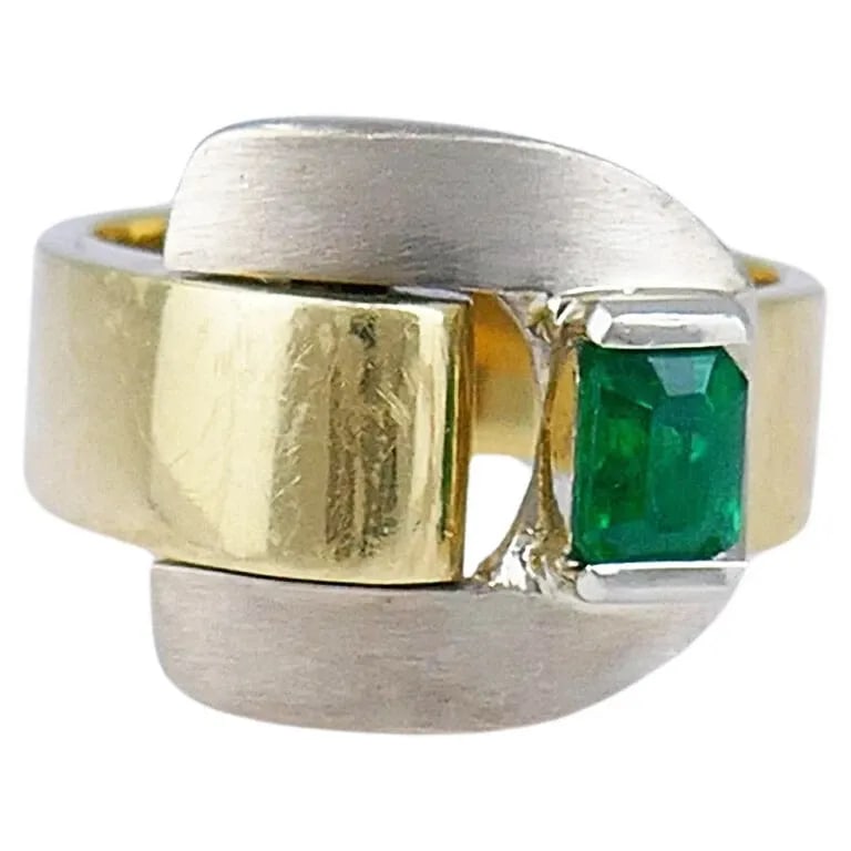 GUBELIN RETRO GOLD RING BUCKLE DESIGN 18K EMERALD ESTATE JEWELRY: GUBELIN RETRO GOLD RING BUCKLE DESIGN 18K EMERALD ESTATE JEWELRY VK JROO Gubelin 18 karat Gold Emerald Retro Buckle Ring A Gübelin Retro 18k gold ring of a buckle design, featuring an emerald. The ri