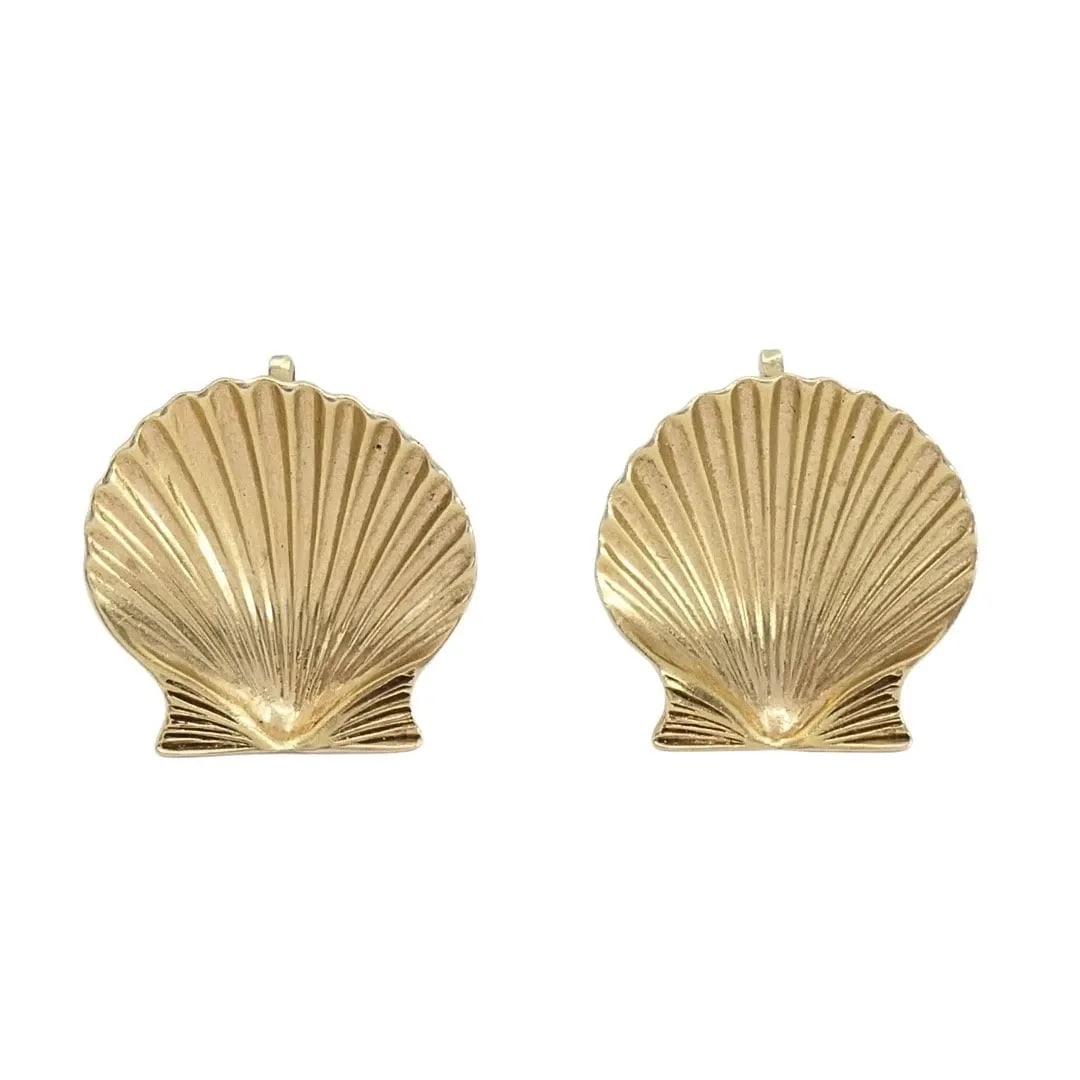 CARTIER 14K GOLD SHELL VINTAGE CLIP-ON EARRINGS: CARTIER 14K GOLD SHELL VINTAGE CLIP-ON EARRINGS DESIGNER Cartier CIRCA 1960s MATERIALS 14k Gold WEIGHT 9.1 Grams MEASUREMENTS 13/16" x 13/16" HALLMARKS Cartier, 14K & serial number ITEM DETAILS Cartie