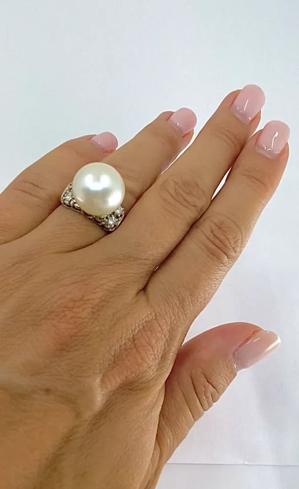 VINTAGE PEARL DIAMOND RING 14K WHITE GOLD: VINTAGE PEARL DIAMOND RING 14K WHITE GOLD DESIGNER: Unknown CIRCA: 1990’s MATERIALS: 14k Gold GEMSTONE: Pearl , Diamond WEIGHT: 8.8 Grams MEASUREMENTS: Pearl Diameter - 1/2" RING SIZE: 6.5 HALLMARKS