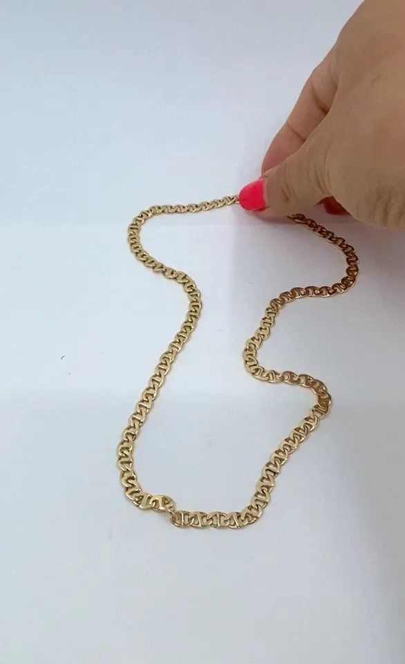 14K GOLD FLAT LINK CHAIN NECKLACE VINTAGE JEWELRY: 14K GOLD FLAT LINK CHAIN NECKLACE VINTAGE JEWELRY DESIGNER Unknown CIRCA Late 20th Century MATERIALS 14k Gold WEIGHT 18.6 Grams MEASUREMENTS 18" x 3/16" HALLMARKS 14K ITEM DETAILS 14k Gold Flat Link C
