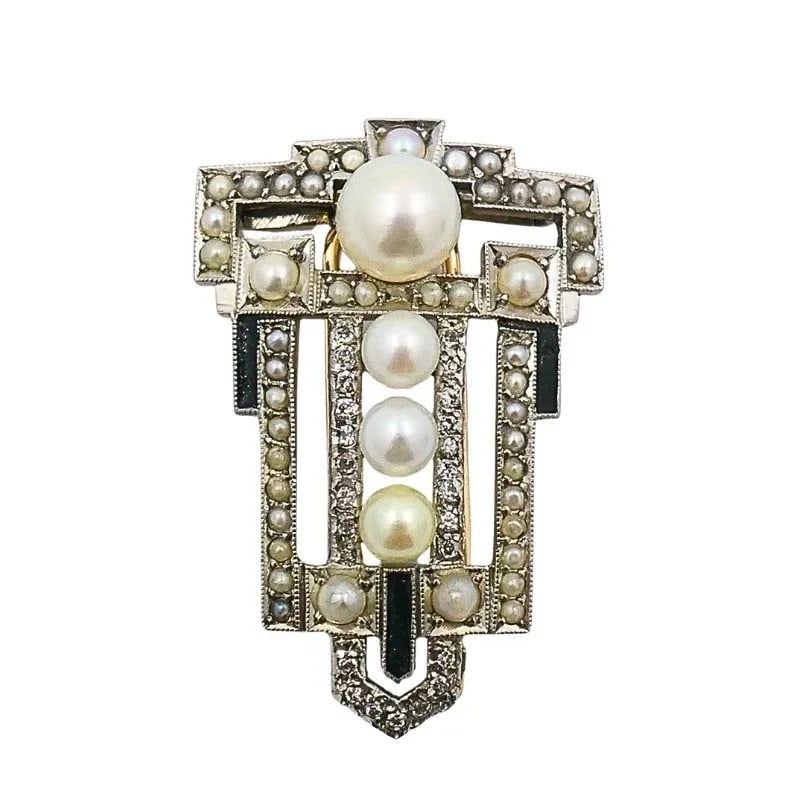 ART DECO PALLADIUM PEARL DIAMOND GEOMETRIC PIN BROOCH: ART DECO PALLADIUM PEARL DIAMOND GEOMETRIC PIN BROOCH Product details: MATERIALS: Palladium GEMSTONE: Pearl, Diamonds WEIGHT: 5.3 Grams MEASUREMENTS: 7/8" x 1 5/16" ITEM DETAILS: Art Deco Palladium Pe
