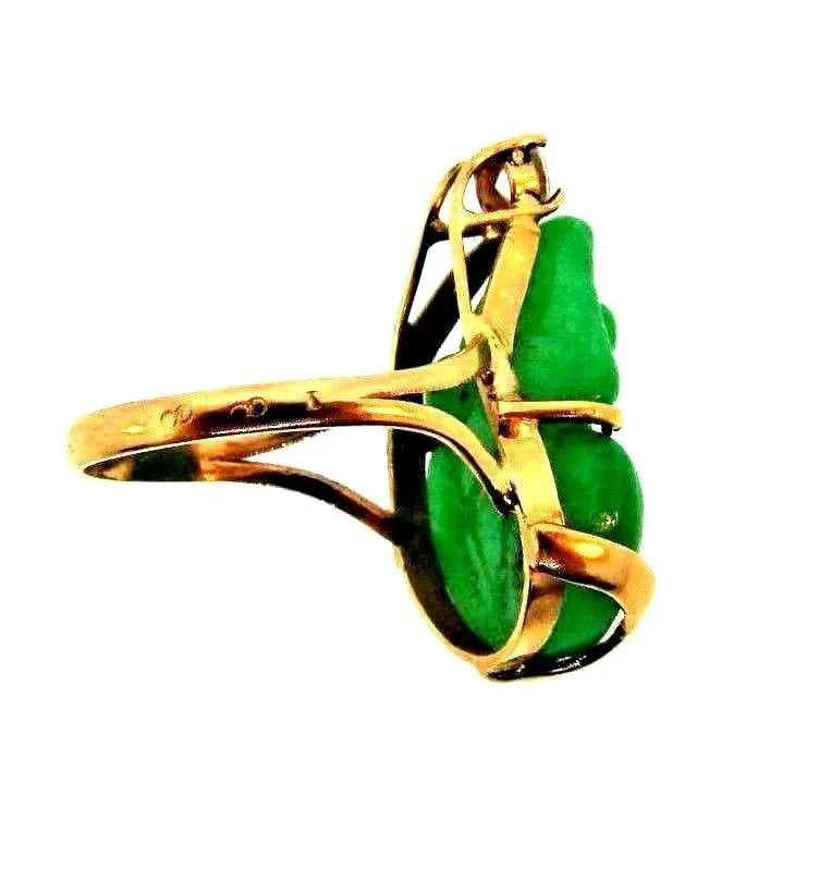 COOL 16K YELLOW GOLD, JADE & WHITE SAPPHIRE RING: COOL 16K YELLOW GOLD, JADE & WHITE SAPPHIRE RING 16k Yellow Gold, Jade & Diamond Ring This is a must for a collector. The weight is 6.3 grams. The height is 1 inch. The length is 5/8 of an inch. The w