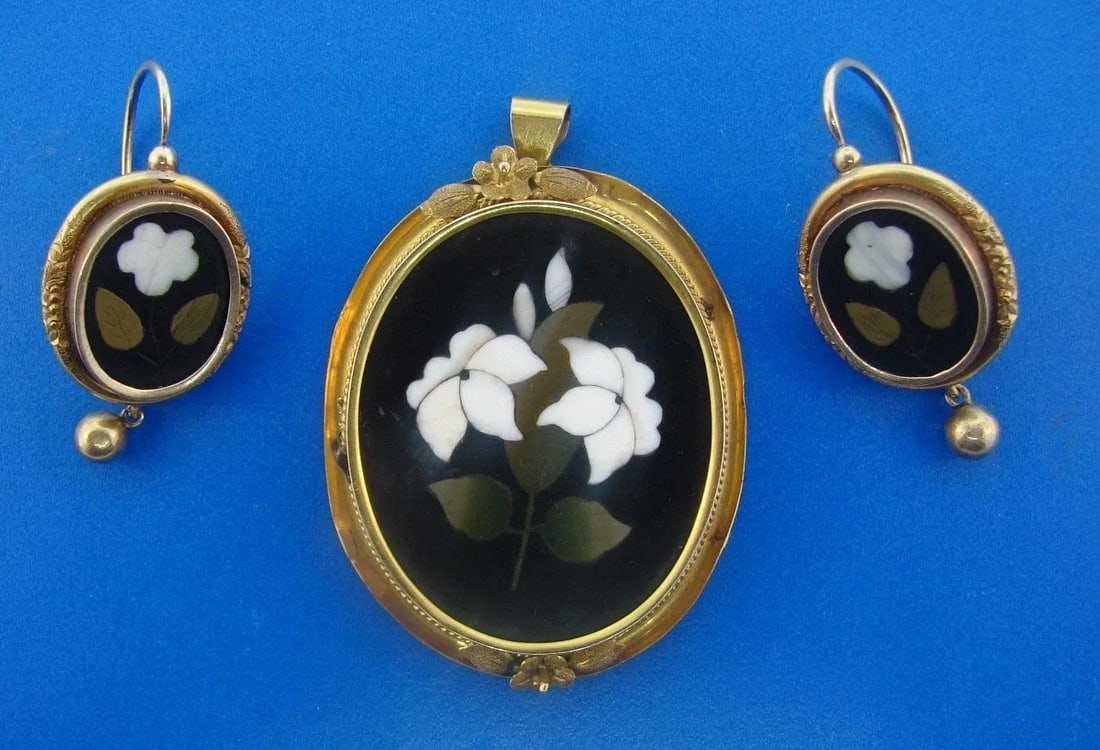 VICTORIAN PIERTRA DURA 12K YELLOW GOLD PENDANT & EARRINGS SET CIRCA 1900S: VICTORIAN PIERTRA DURA 12K YELLOW GOLD PENDANT & EARRINGS SET CIRCA 1900S 12k Yellow Gold Pietra Dura Pendant & Earrings Set Wonderful set that is a necessity in your collection. The weight of pendant