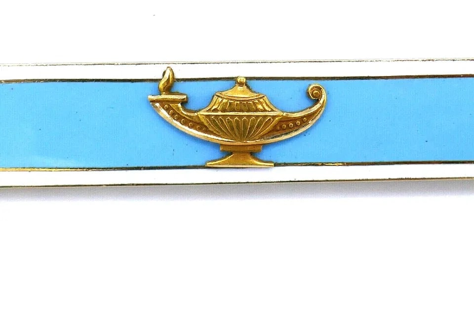 VINTAGE 14K YELLOW GOLD ENAMEL BROOCH PIN: VINTAGE 14K YELLOW GOLD ENAMEL BROOCH PIN Vintage 14k Yellow Gold Enamel Brooch Pin Stamped with a hallmark for 14k gold. There is also a stamp "Mary Constance Hollen" on a back that possibly can be a
