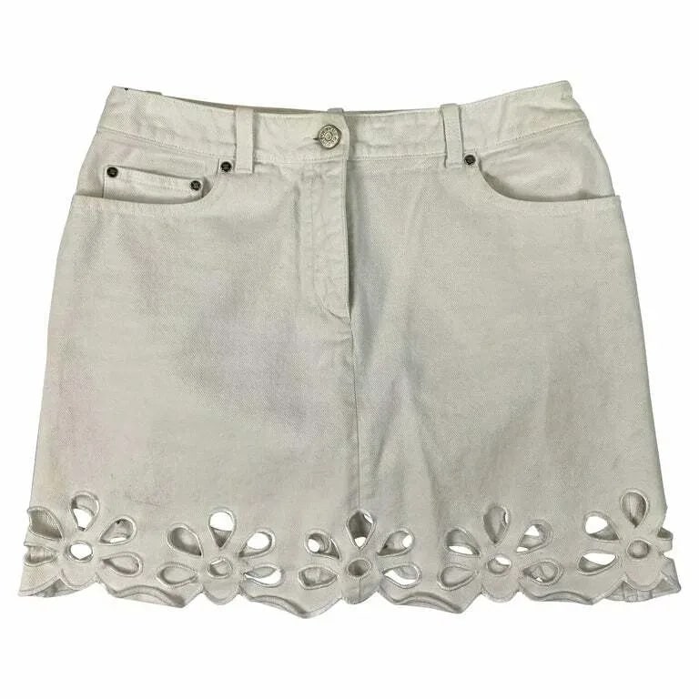 CELINE WHITE DENIM MINI SKIRT, SIZE 40: CELINE WHITE DENIM MINI SKIRT, SIZE 40 CELINE WHITE DENIM MINI SKIRT, SIZE 40 The skirt features floral cut offs on the bottom of the skirt, mini length and silver tone hardware. Length: 15.5 in. (39.