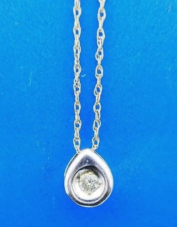 VINTAGE 14K YELLOW & WHITE GOLD & DIAMOND NECKLACE: VINTAGE 14K YELLOW & WHITE GOLD & DIAMOND NECKLACE 14k Yellow & White Gold & Diamond Necklace Vintage This is a must for a collector! The weight is 2.4 grams. The length of chain is 18.75 inches. The 