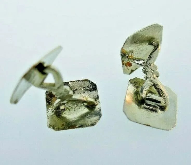 ANTIQUE 14K WHITE GOLD & ENAMEL CUFFLINKS: ANTIQUE 14K WHITE GOLD & ENAMEL CUFFLINKS Antique 14k White Gold & Enamel Cufflinks This is a must for a collector. The weight is 3.8 grams. The length is 3/4 of an inch. They are in used condition an