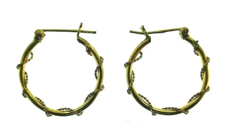 VINTAGE 14K YELLOW GOLD WOVEN ROPE MOTIF HOOP EARRINGS: VINTAGE 14K YELLOW GOLD WOVEN ROPE MOTIF HOOP EARRINGS Vintage 14k Yellow Gold Woven Rope Motif Hoop Earrings This is a must for a collector. The weight is 2 grams. The length is 7/8 of an inch. The w