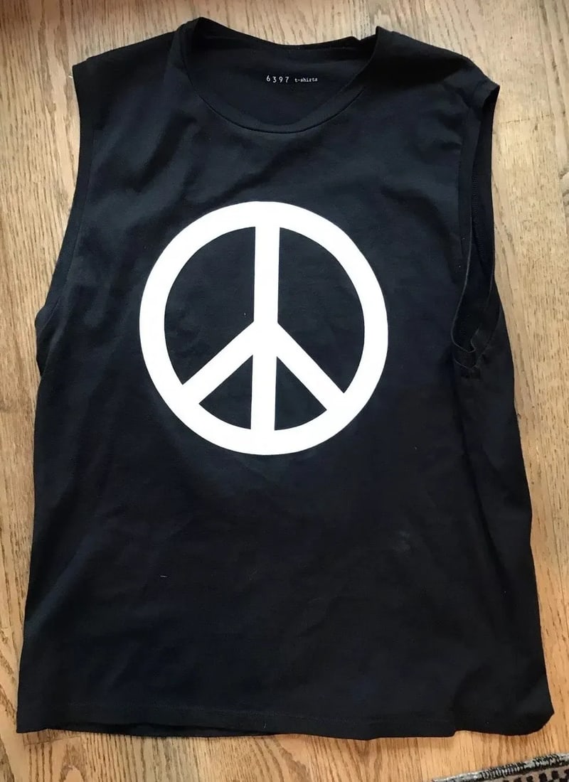 6397 T SHIRTS SIZE SMALL WITH PEACE SIZE MOTIF COTTON (1 of 2)