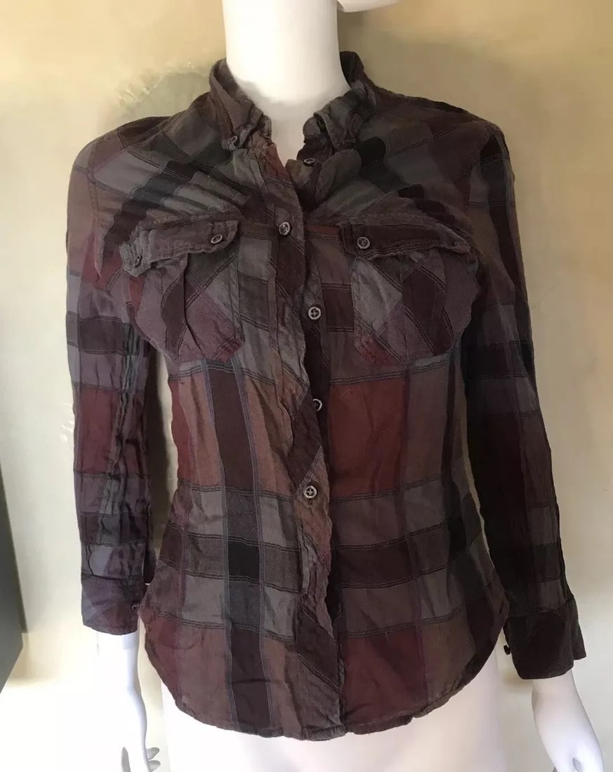 ETOILE ISABEL MARANT COTTON PLAID BLOUSE SIZE 3: ETOILE ISABEL MARANT COTTON PLAID BLOUSE SIZE 3 ETOILE ISABEL MARANT COTTON PLAID BLOUSE SIZE 3 This is a must for a collector! The sleeve length is 22.5 inches. The chest measurement is 15.5 inches.