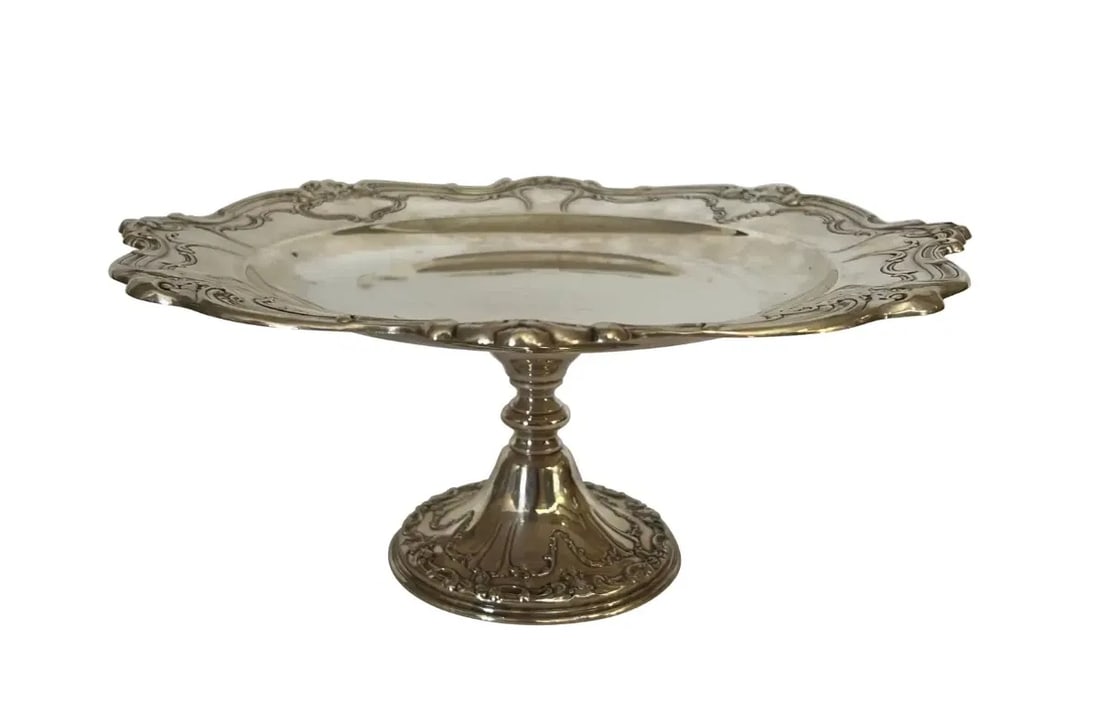 1920 GORHAM CHANTILLY STERLING SILVER PEDESTAL DESSERT PLATTER: 1920 GORHAM CHANTILLY STERLING SILVER PEDESTAL DESSERT PLATTER 1920 GORHAM CHANTILLY STERLING SILVER PEDESTAL DESSERT PLATTER Add a touch of sophistication to your dining experience with this exquisit