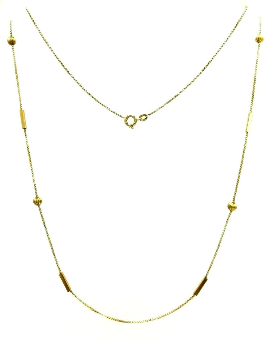 VINTAGE 18K YELLOW GOLD BALL BOX CHAIN NECKLACE: VINTAGE 18K YELLOW GOLD BALL BOX CHAIN NECKLACE Vintage 18k Yellow Gold Ball Box Chain Necklace Stamped with a hallmark for 18k gold and a maker's mark. Measurements: 32" L x 1/16" W. The weight is 9.