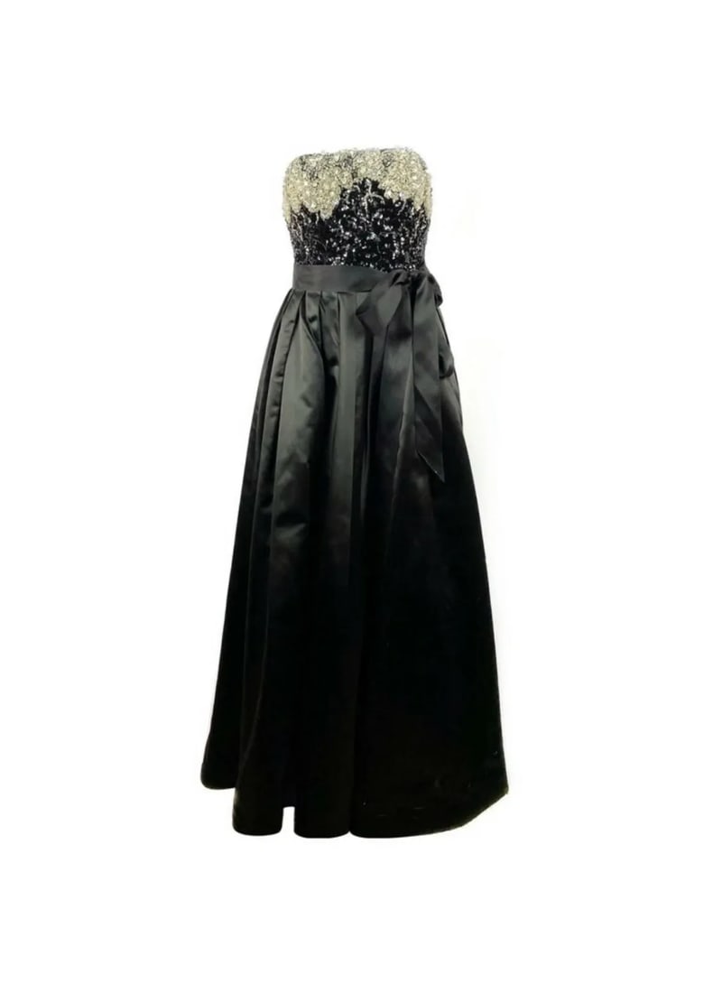 VINTAGE OSCAR DE LA RENTA BLACK SILK AND SWAROVSKI MAXI EVENING DRESS GOWN: VINTAGE OSCAR DE LA RENTA BLACK SILK AND SWAROVSKI MAXI EVENING DRESS GOWN VINTAGE OSCAR DE LA RENTA BLACK SILK AND SWAROVSKI MAXI EVENING DRESS GOWN Sleeveless Swarovski (silver, gold, clear) and bla