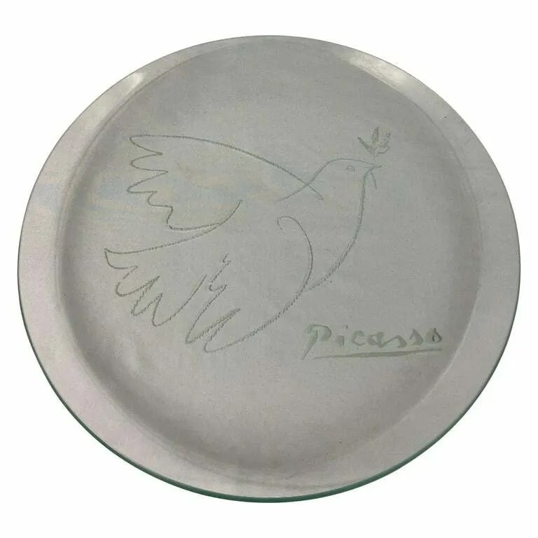 VINTAGE PICASSO GLASS PLATE: VINTAGE PICASSO GLASS PLATE VINTAGE PICASSO GLASS PLATE The plate is designed by a Spanish designer Pablo Ruiz Picasso, it features hand painted image of Love of Peace, circa 1980's. Height: 1 in. (25
