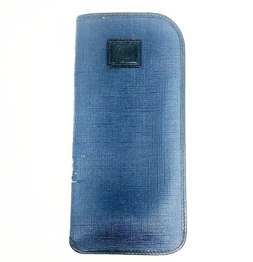 VINTAGE GUCCI NAVY LEATHER SUNGLASSES CASE: VINTAGE GUCCI NAVY LEATHER SUNGLASSES CASE VINTAGE GUCCI NAVY LEATHER SUNGLASSES CASE Vintage GUCCI Navy Leather Sunglasses Case Navy Leather Faded double G pattern 6.75”H x 3.25”W 030 416