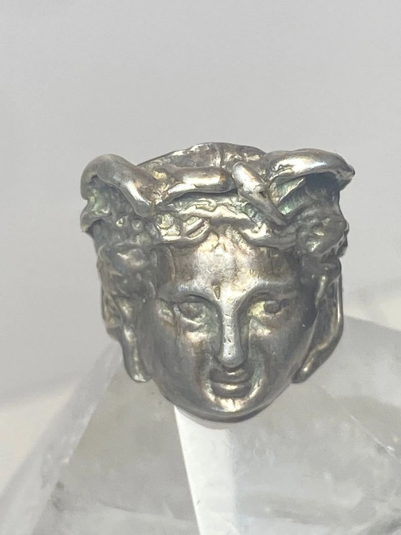 FACE RING SIZE 5.25 ART DECO STERLING SILVER FACE WITH BIRDS: FACE RING SIZE 5.25 ART DECO STERLING SILVER FACE WITH BIRDS Face ring size 5.25 Art Deco sterling silver face with birds I leave the rings unpolished until I sell .. If the buyer wants the ring polis