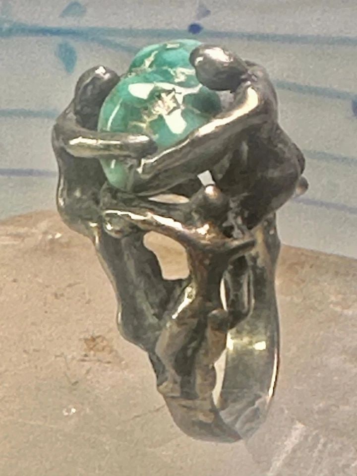 BRUTALIST RING TURQUOISE FIGURATIVE SIZE 7 STERLING SILVER WOMEN MEN: BRUTALIST RING TURQUOISE FIGURATIVE SIZE 7 STERLING SILVER WOMEN MEN Brutalist ring turquoise figurative size 7 sterling silver women men Size 7 Weight 13.4g Length 1" Width 1" Thinnest part of band i