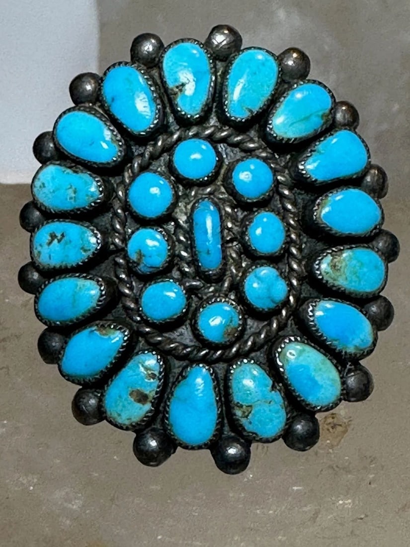 TURQUOISE RING SIZE 7.50 ZUNI STERLING SILVER WOMEN: TURQUOISE RING SIZE 7.50 ZUNI STERLING SILVER WOMEN Turquoise ring size 7.50 Zuni petite point sterling silver women Size 7.50 Weight. 9.7g Length 1 1/4" Width 1 1/8" Thinnest part of band 1/8"