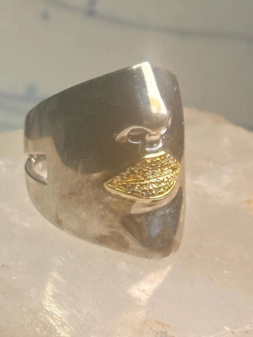 SONIA BITTON RING FACE BAND SIZE 7.75 14K SONATA STERLING SILVER WOMEN: SONIA BITTON RING FACE BAND SIZE 7.75 14K SONATA STERLING SILVER WOMEN Sonia Bitton ring face band size 7.75 14K Sonata sterling silver women Size 7.75 Weight 17.1g Length 1. 1/8" Thinnest part of ban