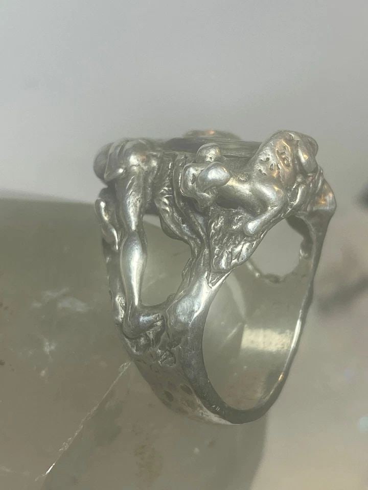 DEER RING ABALONE NATIVE AMERICAN BAND STERLING SILVER WOMEN MEN: DEER RING ABALONE NATIVE AMERICAN BAND STERLING SILVER WOMEN MEN Deer ring abalone Native American band sterling silver women men Size 8.75 Between a size 8.75 and a size 9 Weight 18.4g Length. 1" Wid