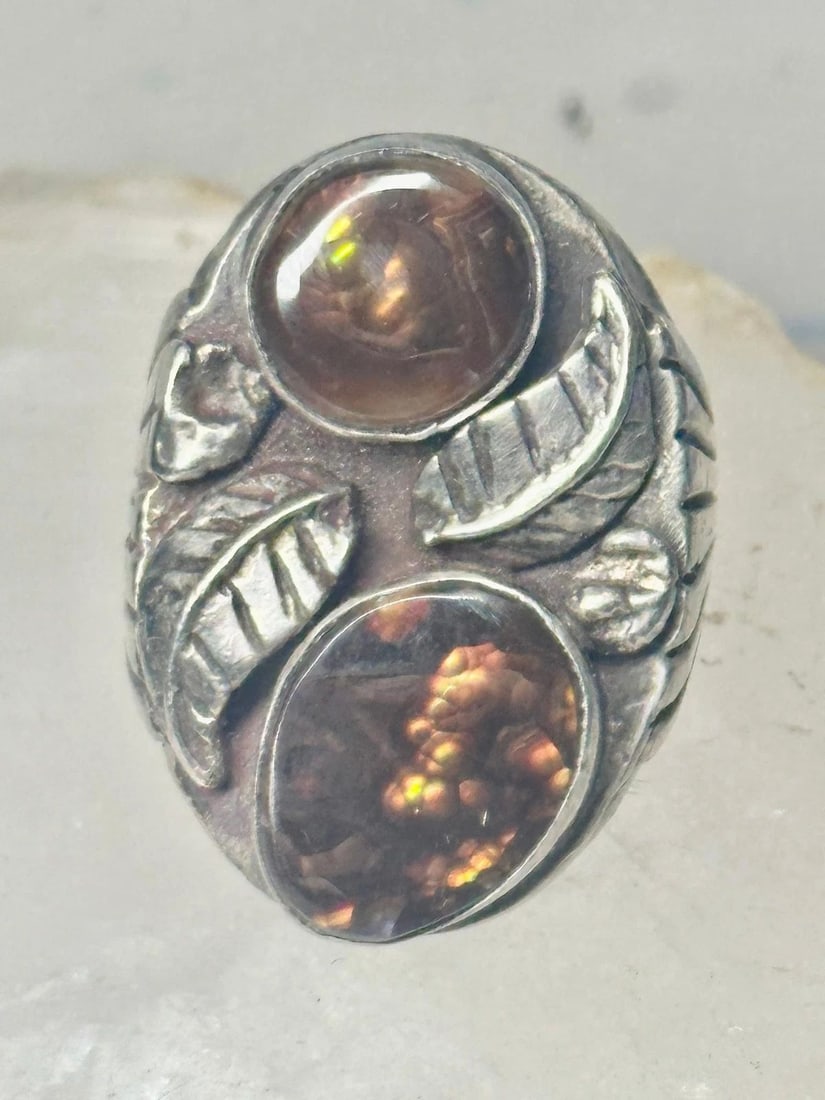 NAVAJO FIRE AGATE SIZE 9 LEAVES STERLING SILVER WOMEN MEN: NAVAJO FIRE AGATE SIZE 9 LEAVES STERLING SILVER WOMEN MEN Navajo Fire Agate size 9 leaves sterling silver women men Size 9 Between a size 9 and a size 9.25 Weight 25.6g Length 1 1/4" Width 5/8" Band i