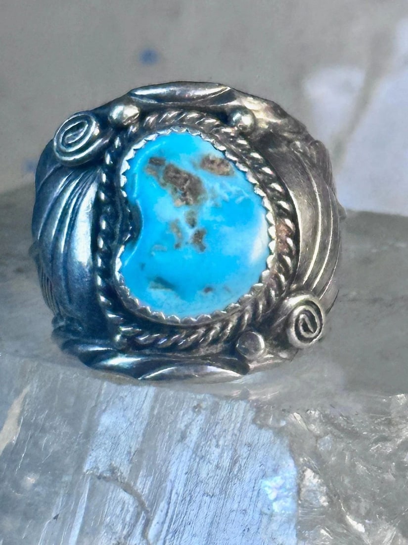NAVAJO RING TURQUOISE LEAVES SIZE 10 STERLING SILVER WOMEN MEN: NAVAJO RING TURQUOISE LEAVES SIZE 10 STERLING SILVER WOMEN MEN Navajo Ring Turquoise leaves size 10 sterling silver women men Size 10 Weight 14.5g Length 1" Width 1/2" Thinnest part of band 1/4"