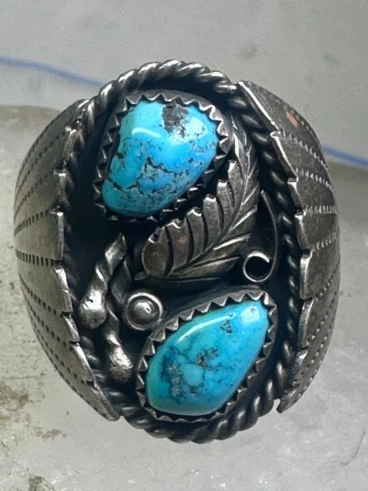NAVAJO TURQUOISE RING LEAVES FEATHERS BAND SIZE10.7 STERLING SILVER WOMEN MEN SI: NAVAJO TURQUOISE RING LEAVES FEATHERS BAND SIZE10.7 STERLING SILVER WOMEN MEN SI Navajo Turquoise Ring leaves feathers band size10.7 sterling silver women men signed J TSO Size 10.75 Between a size 10