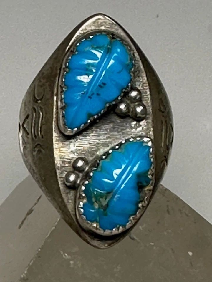 TURQUOISE LEAVES RING NAVAJO BAND SIZE 12.75 SOUTHWEST STERLING SILVER WOMEN MEN: TURQUOISE LEAVES RING NAVAJO BAND SIZE 12.75 SOUTHWEST STERLING SILVER WOMEN MEN Turquoise leaves ring Navajo band size 12.75 southwest sterling silver women men Size 12.75 Weight 27.4g Length. 1 3/8"