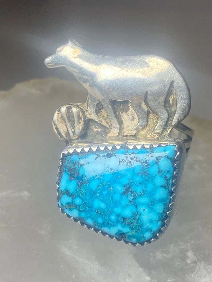 TURQUOISE RING WOLF COYOTE SOUTHWEST STERLING SILVER WOMEN GIRLS: TURQUOISE RING WOLF COYOTE SOUTHWEST STERLING SILVER WOMEN GIRLS Turquoise ring wolf coyote southwest sterling silver women girls Size 9.50 Weight 9.3g Length. 1 1/4 Widest part 1" Thinnest part of ba