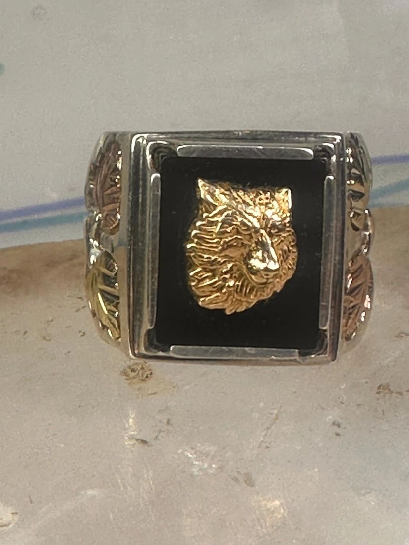 BLACK HILLS GOLD RING WOLF LEAVES SIZE 10 STERLING SILVER WOMEN MEN: BLACK HILLS GOLD RING WOLF LEAVES SIZE 10 STERLING SILVER WOMEN MEN Black Hills Gold Ring wolf leaves size 10 sterling silver women men Size 10 Weight. 8.6g Length 5/8" Width. 1/2" Thinnest part of ba