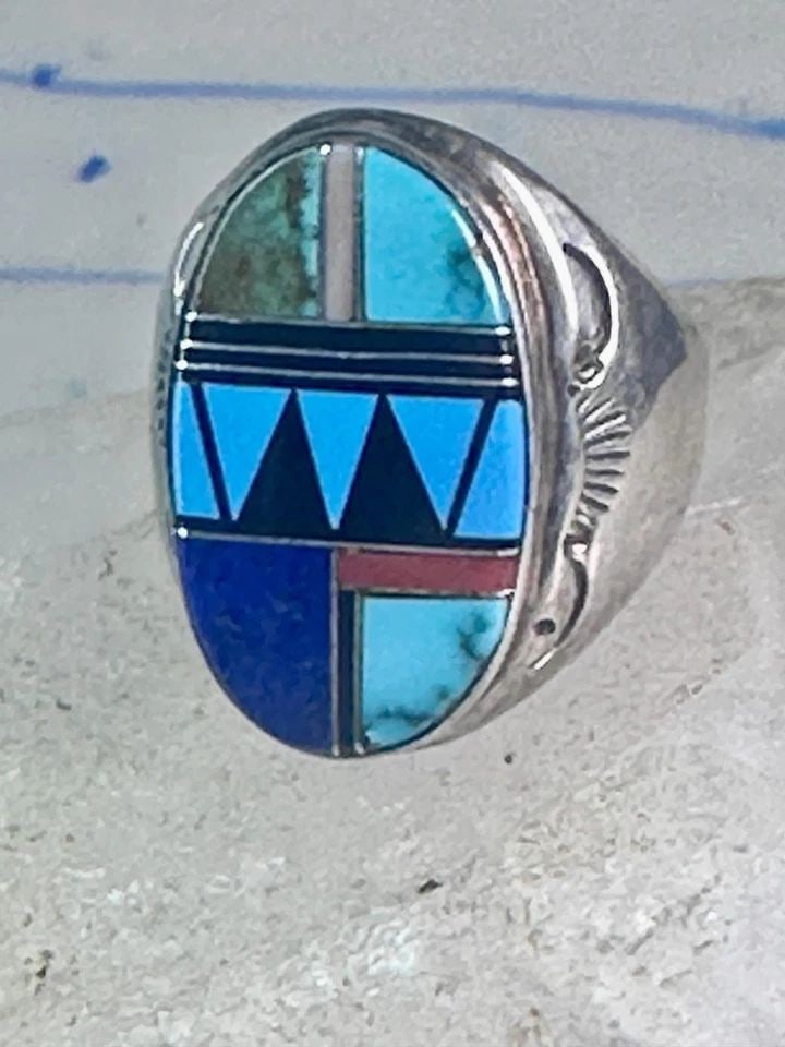 ZUNI RING TURQUOISE GEOMETRIC INLAY SIZE 11 STERLING SILVER WOMEN MEN: ZUNI RING TURQUOISE GEOMETRIC INLAY SIZE 11 STERLING SILVER WOMEN MEN Zuni ring turquoise geometric Size 11 sterling silver women men Size 11 Weight 18.6g Length 1" Width. 1/2" Thinnest part of band i