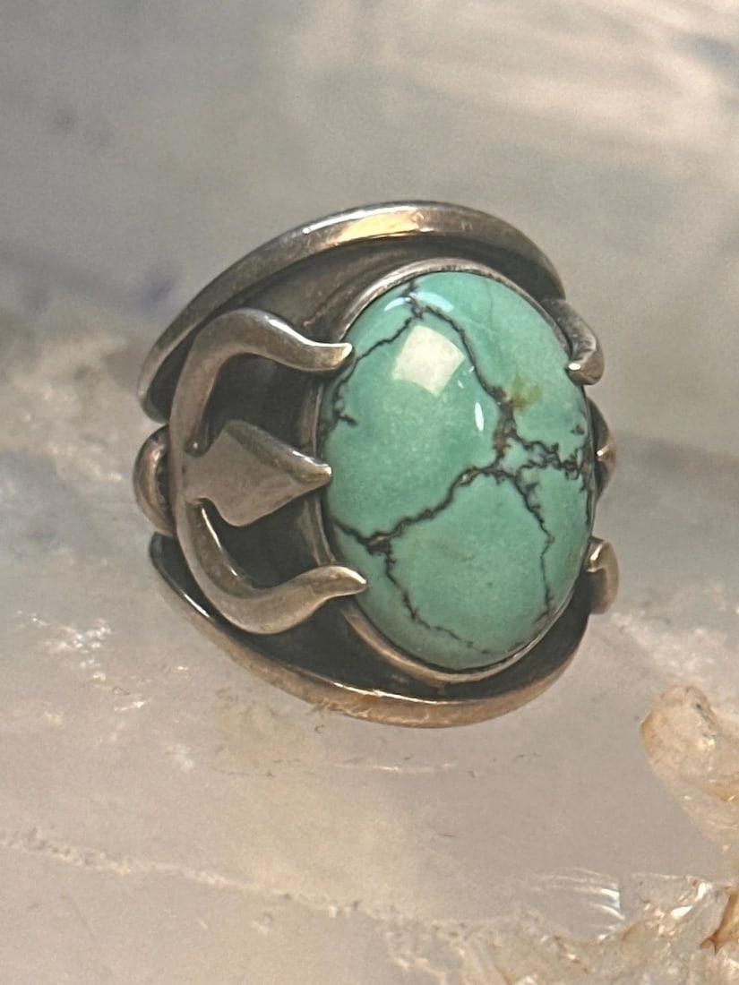 SOUTHWEST TURQUOISE RING CIGAR BAND SIZE 5.50 STERLING SILVER WOMEN GIRLS: SOUTHWEST TURQUOISE RING CIGAR BAND SIZE 5.50 STERLING SILVER WOMEN GIRLS Turquoise ring cigar band size 5.50 sterling silver signed w logo women girls Size 5.50 Weight 13.7g Length 7/8" Width 5/8" Th