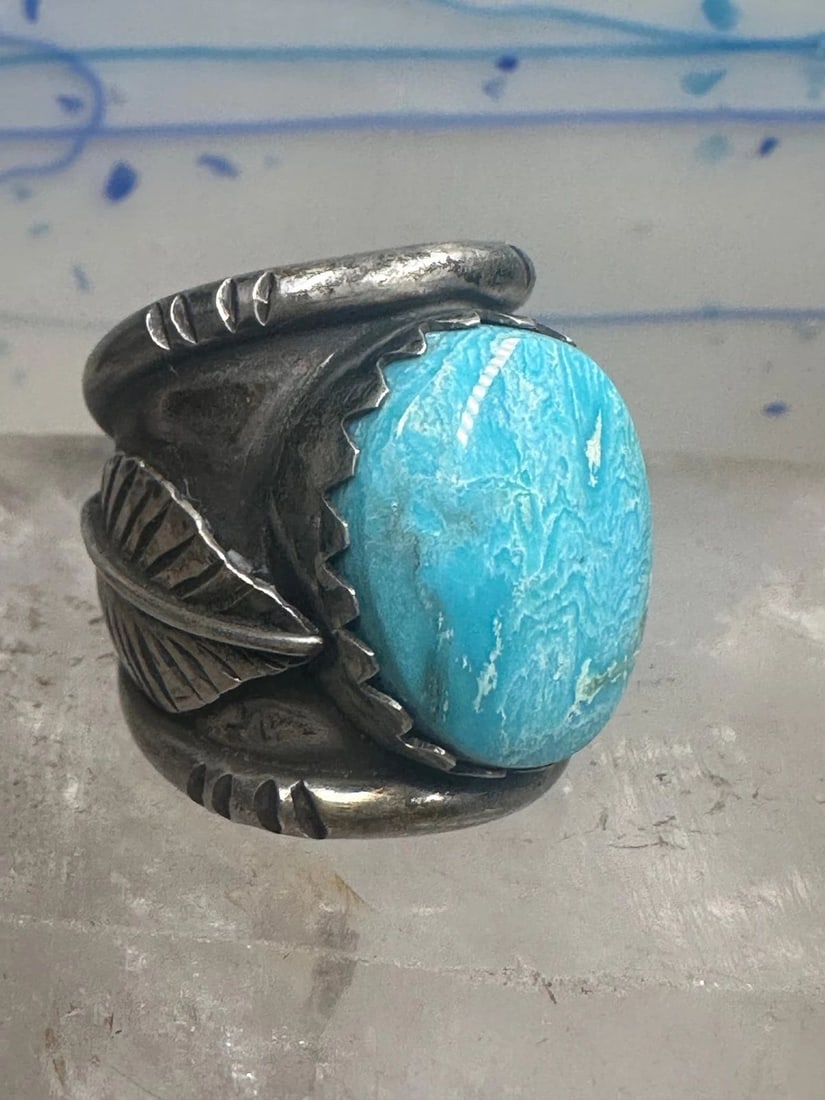 ZUNI RING TURQUOISE CIGAR BAND LEAF SIZE 9.75 STERLING SILVER WOMEN MEN: ZUNI RING TURQUOISE CIGAR BAND LEAF SIZE 9.75 STERLING SILVER WOMEN MEN Navajo ring Turquoise cigar band Leaf size 9.75 sterling silver women men Size 9.75 Between a size 9.75 and a size 10 Weight 15.