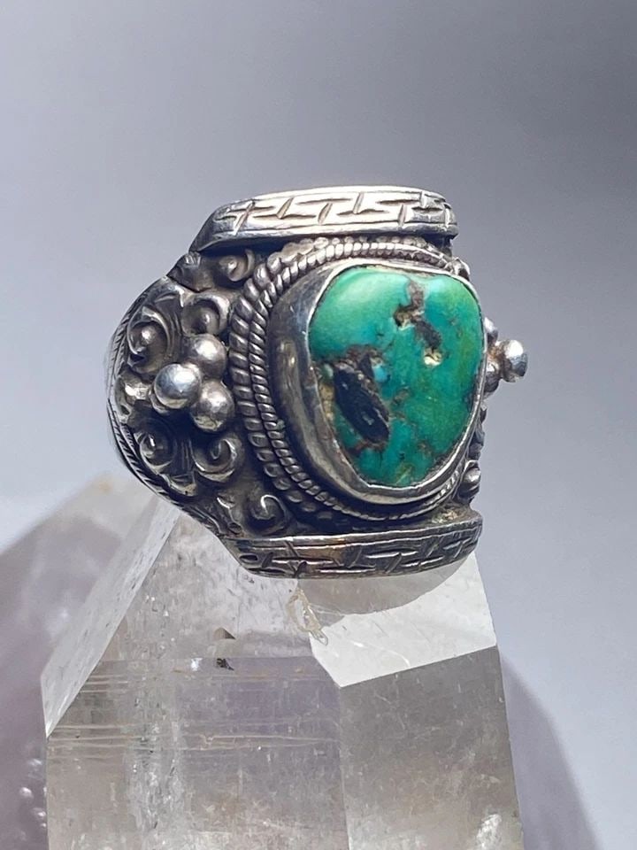 TURQUOISE RING SIZE 8.50 TRIBAL BAND STERLING SILVER WOMEN MEN: TURQUOISE RING SIZE 8.50 TRIBAL BAND STERLING SILVER WOMEN MEN Turquoise ring tribal band sterling silver women men Natural imperfections in stone Size 8.50 Weight 8.8g Length 7/8" Thinnest 3/16" Leng