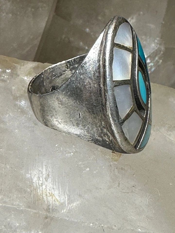 HERRINGBONE RING ZUNI TURQUOISE MOP SIZE 10.75 STERLING SILVER WOMEN MEN: HERRINGBONE RING ZUNI TURQUOISE MOP SIZE 10.75 STERLING SILVER WOMEN MEN Herringbone ring Zuni turquoise MOP size 10.75 sterling silver women men Band is slightly out of round wearable as is I leave t