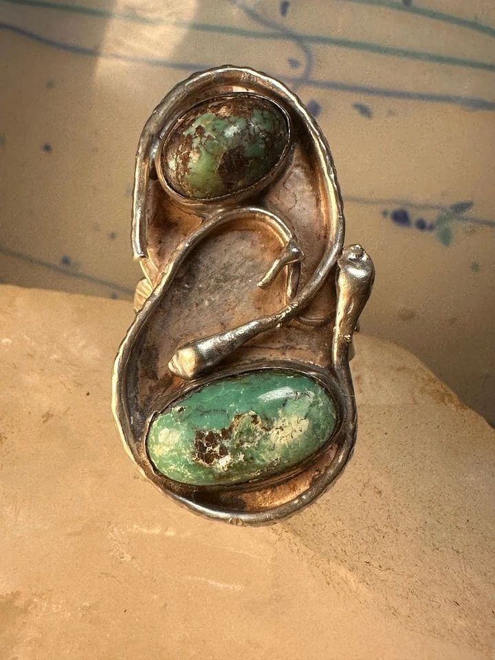 SNAKE RING NAVAJO TURQUOISE DOUBLE SNAKES LEAF SIZE 9 STERLING SILVER WOMEN MEN: SNAKE RING NAVAJO TURQUOISE DOUBLE SNAKES LEAF SIZE 9 STERLING SILVER WOMEN MEN Size 9 Weight 20.6g Length 1. 1/2" Widest part of the ring 7/8" Thinnest part of band in back 1/4"